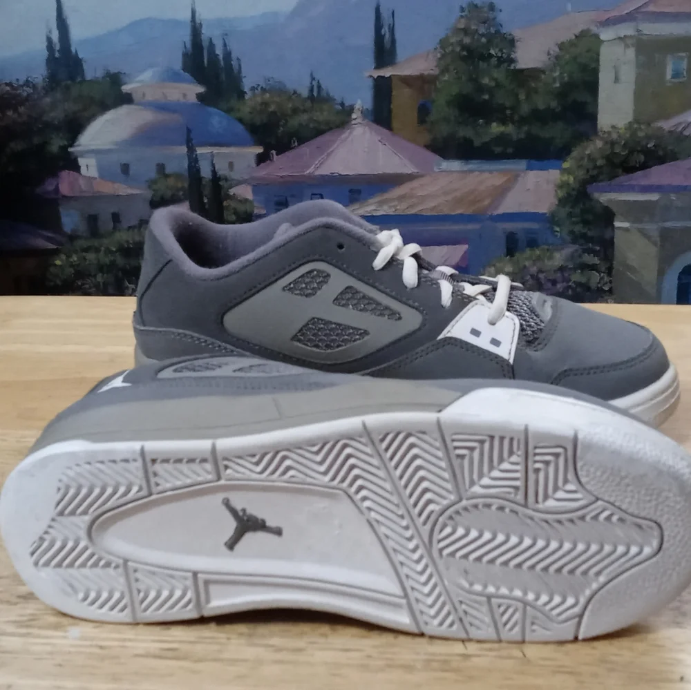 🏀Nike Air jordan flight 23,Size 2Y 🎢🎒Like 🆕New!, A Nice Gift Giving Item. 🎊 - Picture 11 of 11